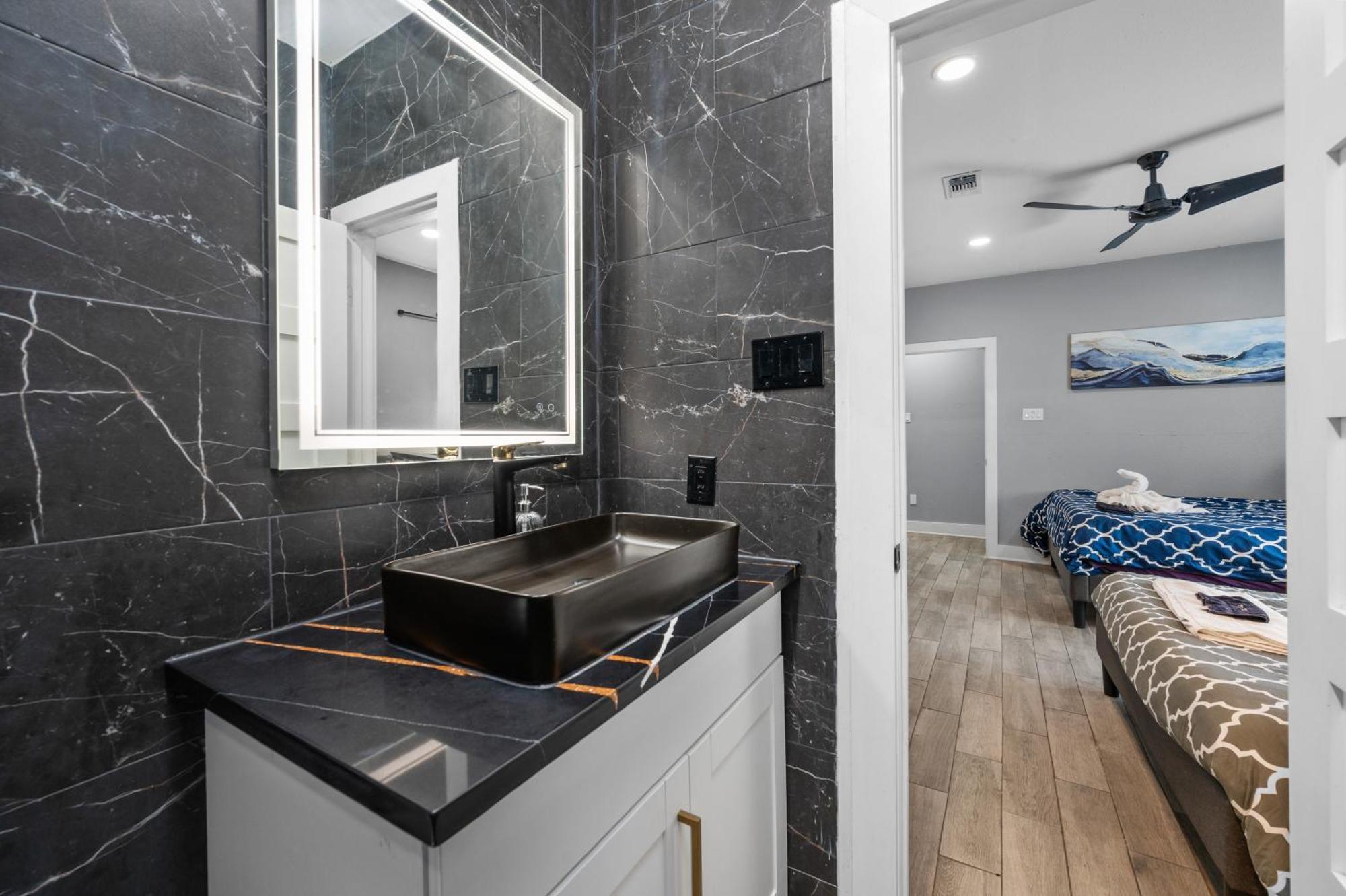 Spacious Galleria Apartment With Free Park Houston Bagian luar foto